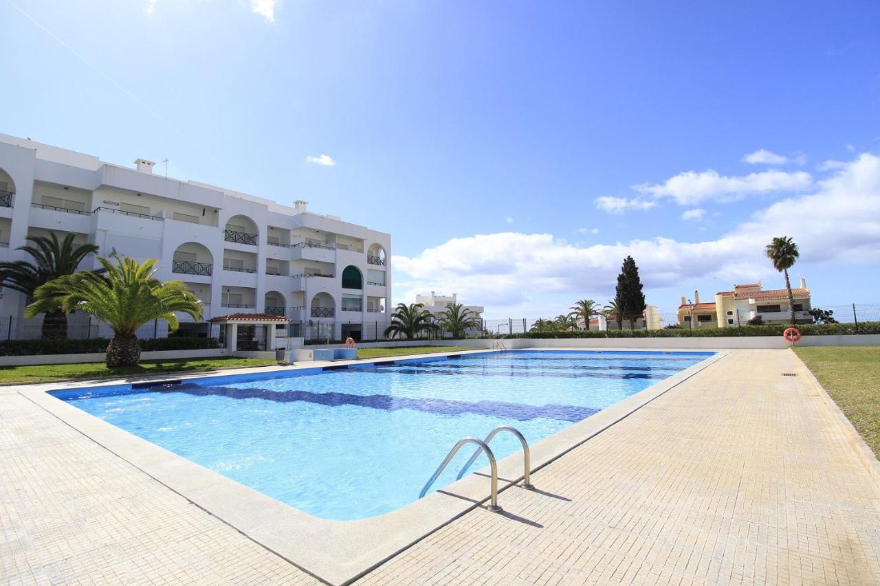Ferienwohnung Armacao De Pera Brightness With Pool By Homing Exterior foto