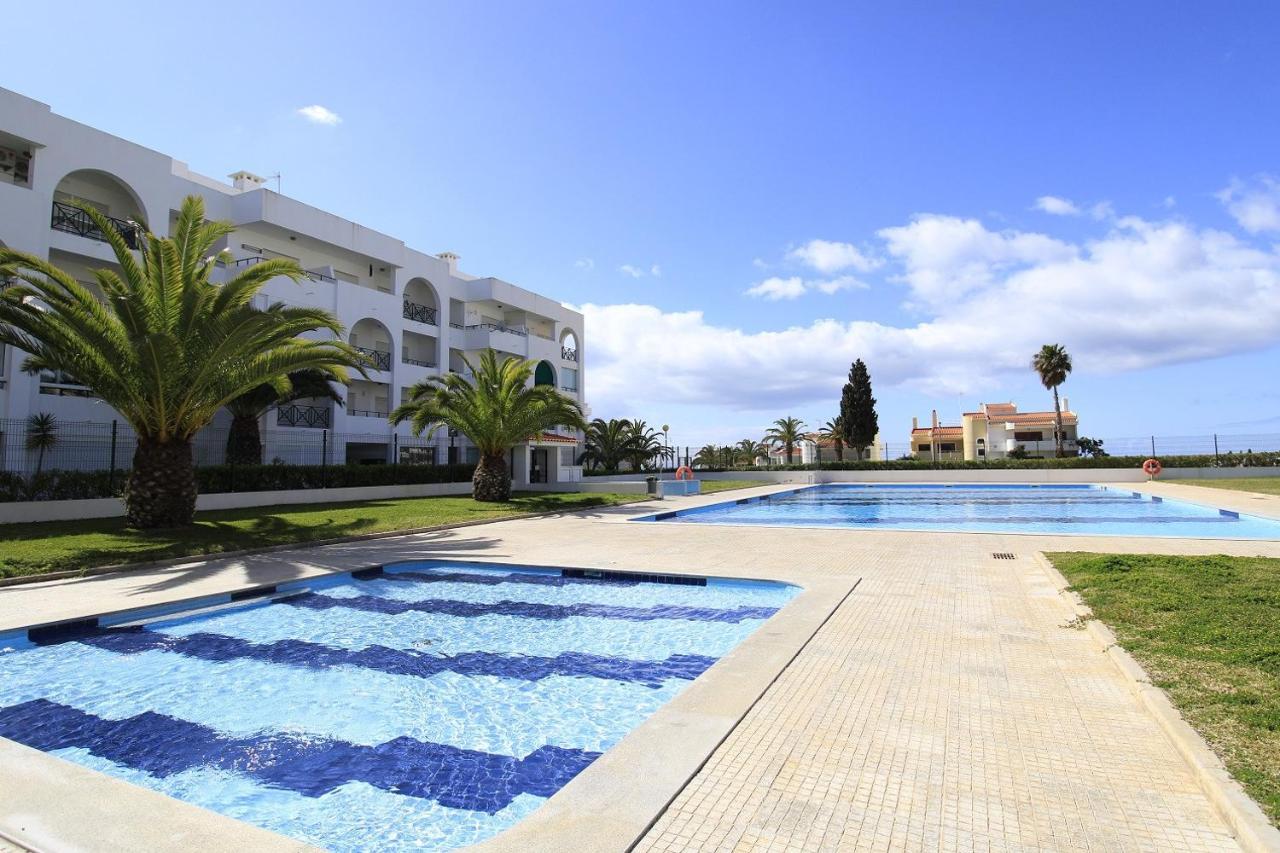 Ferienwohnung Armacao De Pera Brightness With Pool By Homing Exterior foto