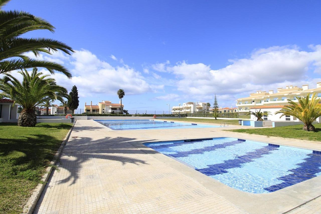 Ferienwohnung Armacao De Pera Brightness With Pool By Homing Exterior foto